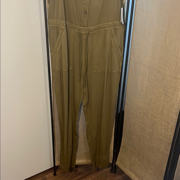 O'Neill Green Jumpsuit with Relaxed Silhouette - Picture 2 of 9